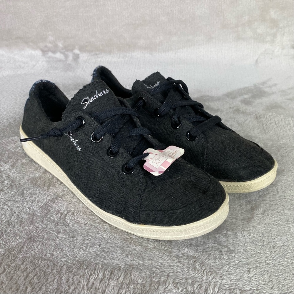 Skechers Madison Ave Slip On Shoes Women 7 Black Canvas Sneaker Memory Foam NEW